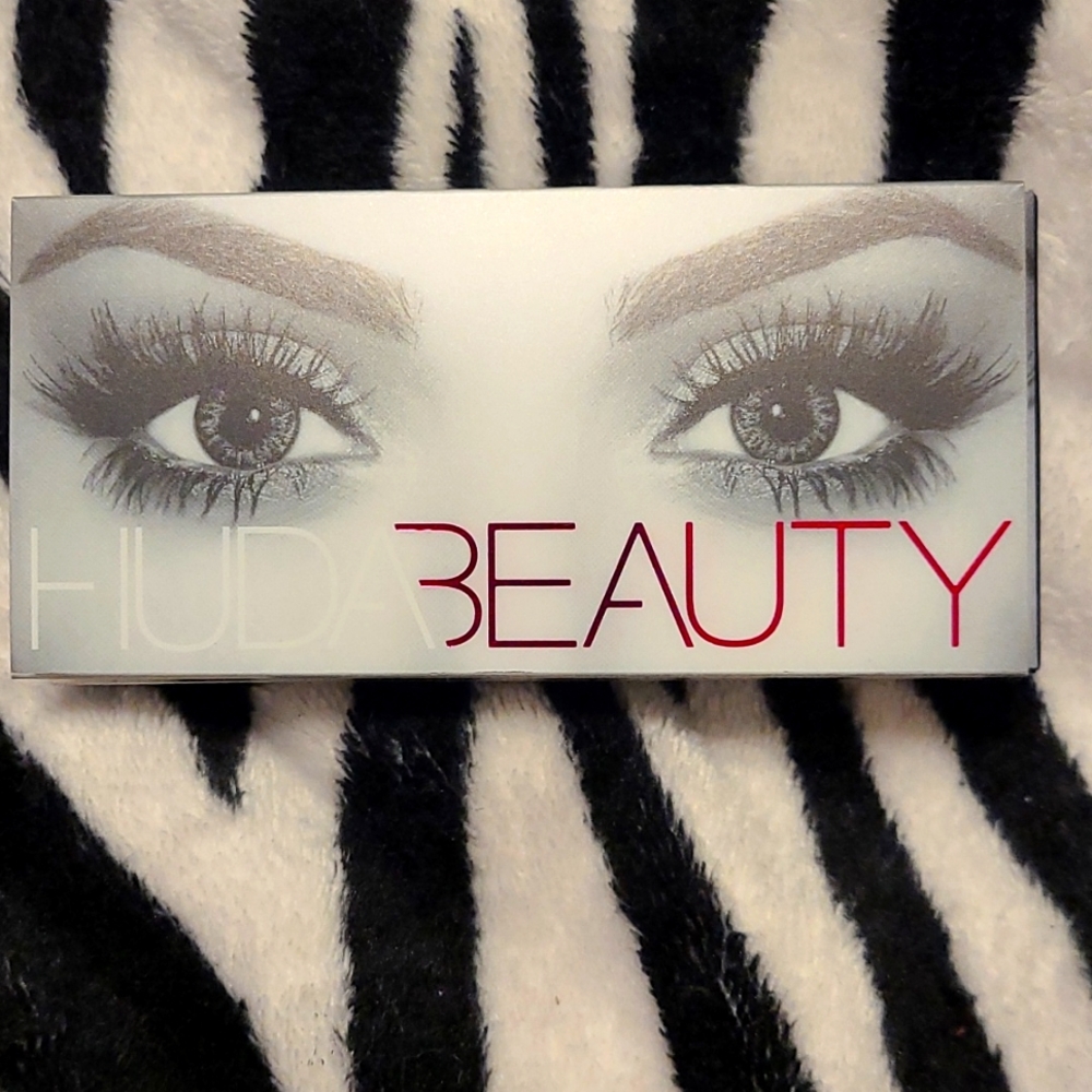 Huda Beauty false lashes